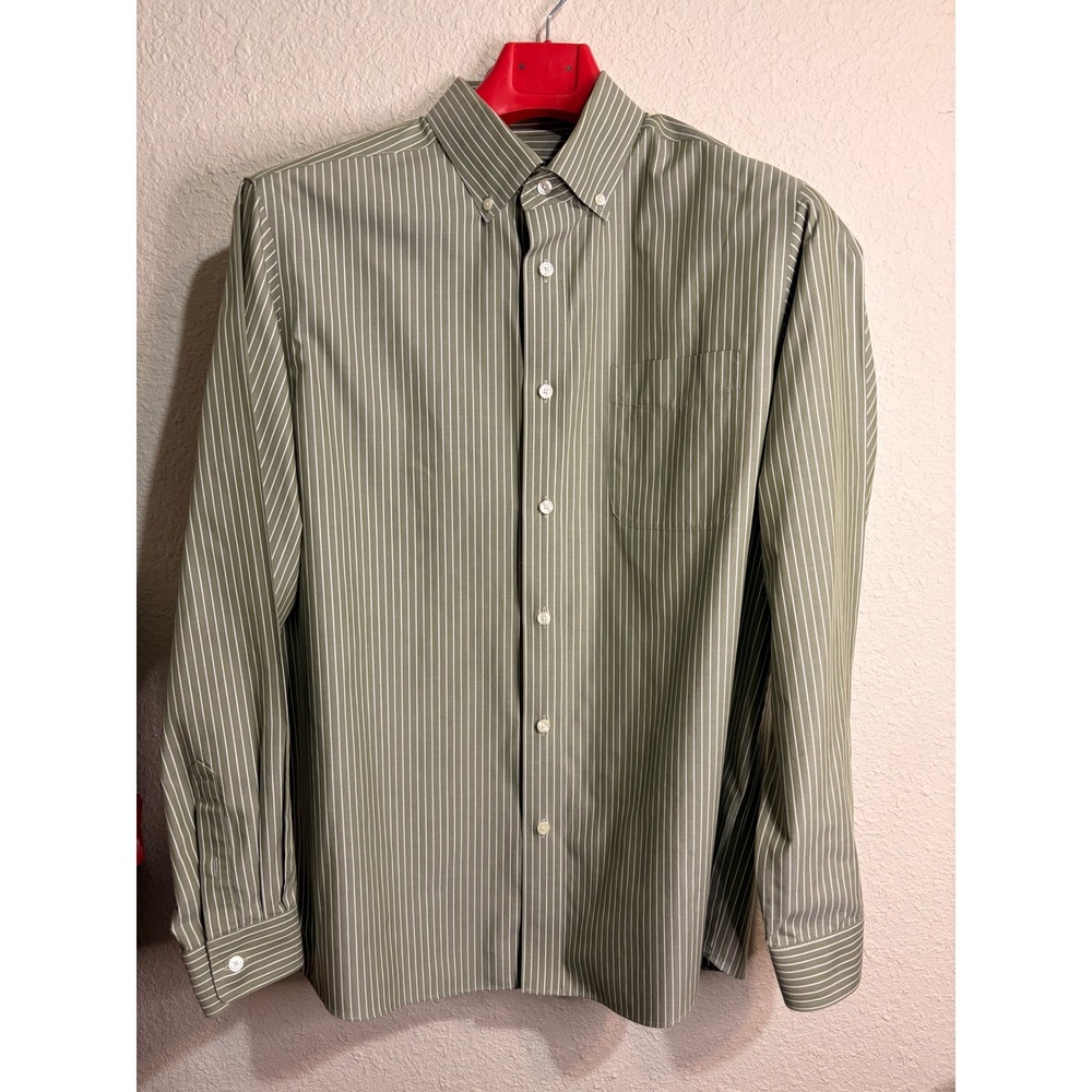 Eddie Bauer Mens Large Olive green Pinstripe  Wrinkle Resistant Relaxed Button